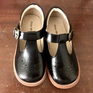 Otter Momo Mary Janes, toddler size 8.